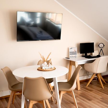 C4S Come4Stay Altoetting - 3-Zi Whg I Zentrale Lage I Parkplatz I Balkon I Wifi I Smarttv I 1 Kingsize, 1 Queensize Bett I Office Arbeitsplatz I Wohnbereich Mit Couch Und Essbereich I Voll Ausgestattete Kueche I Nespresso Экстерьер фото
