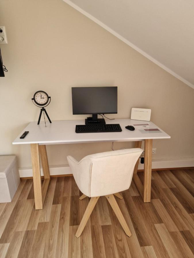 C4S Come4Stay Altoetting - 3-Zi Whg I Zentrale Lage I Parkplatz I Balkon I Wifi I Smarttv I 1 Kingsize, 1 Queensize Bett I Office Arbeitsplatz I Wohnbereich Mit Couch Und Essbereich I Voll Ausgestattete Kueche I Nespresso Экстерьер фото