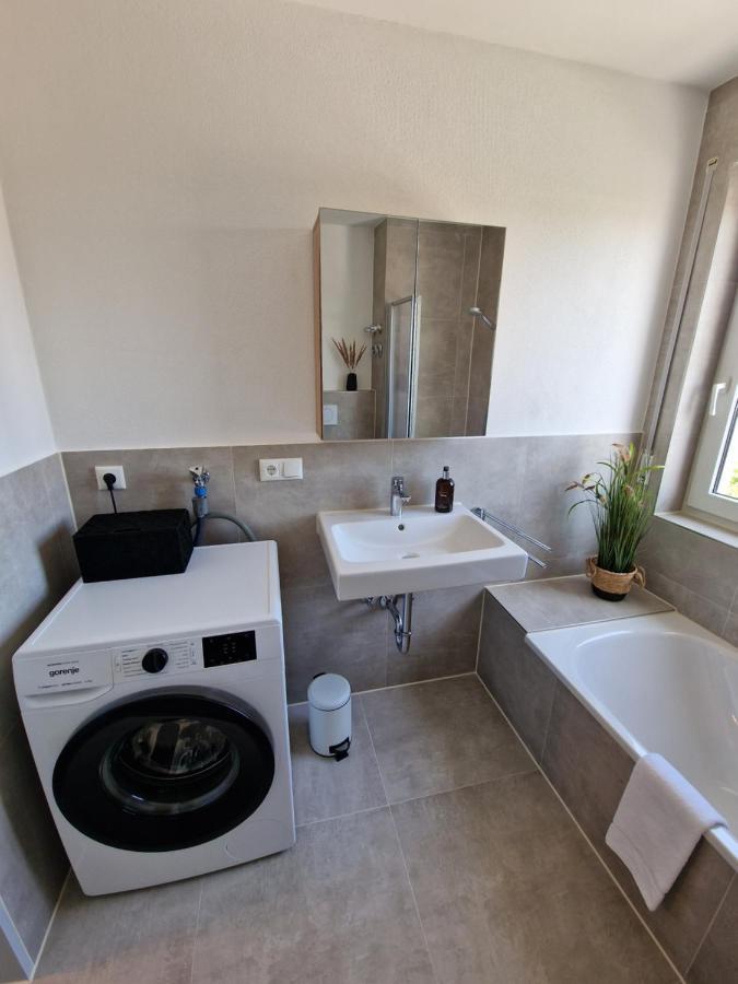 C4S Come4Stay Altoetting - 3-Zi Whg I Zentrale Lage I Parkplatz I Balkon I Wifi I Smarttv I 1 Kingsize, 1 Queensize Bett I Office Arbeitsplatz I Wohnbereich Mit Couch Und Essbereich I Voll Ausgestattete Kueche I Nespresso Экстерьер фото