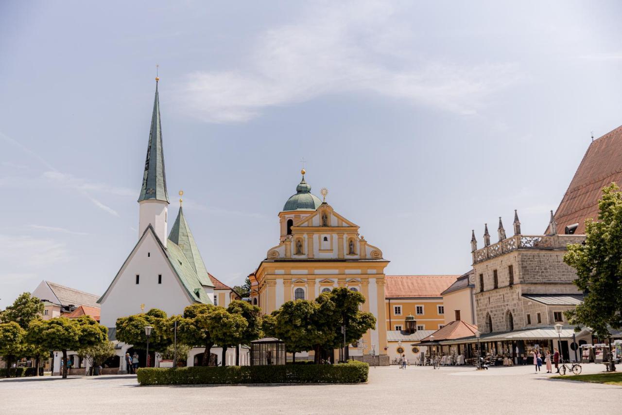 C4S Come4Stay Altoetting - 3-Zi Whg I Zentrale Lage I Parkplatz I Balkon I Wifi I Smarttv I 1 Kingsize, 1 Queensize Bett I Office Arbeitsplatz I Wohnbereich Mit Couch Und Essbereich I Voll Ausgestattete Kueche I Nespresso Экстерьер фото