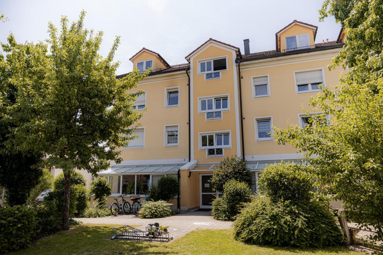 C4S Come4Stay Altoetting - 3-Zi Whg I Zentrale Lage I Parkplatz I Balkon I Wifi I Smarttv I 1 Kingsize, 1 Queensize Bett I Office Arbeitsplatz I Wohnbereich Mit Couch Und Essbereich I Voll Ausgestattete Kueche I Nespresso Экстерьер фото