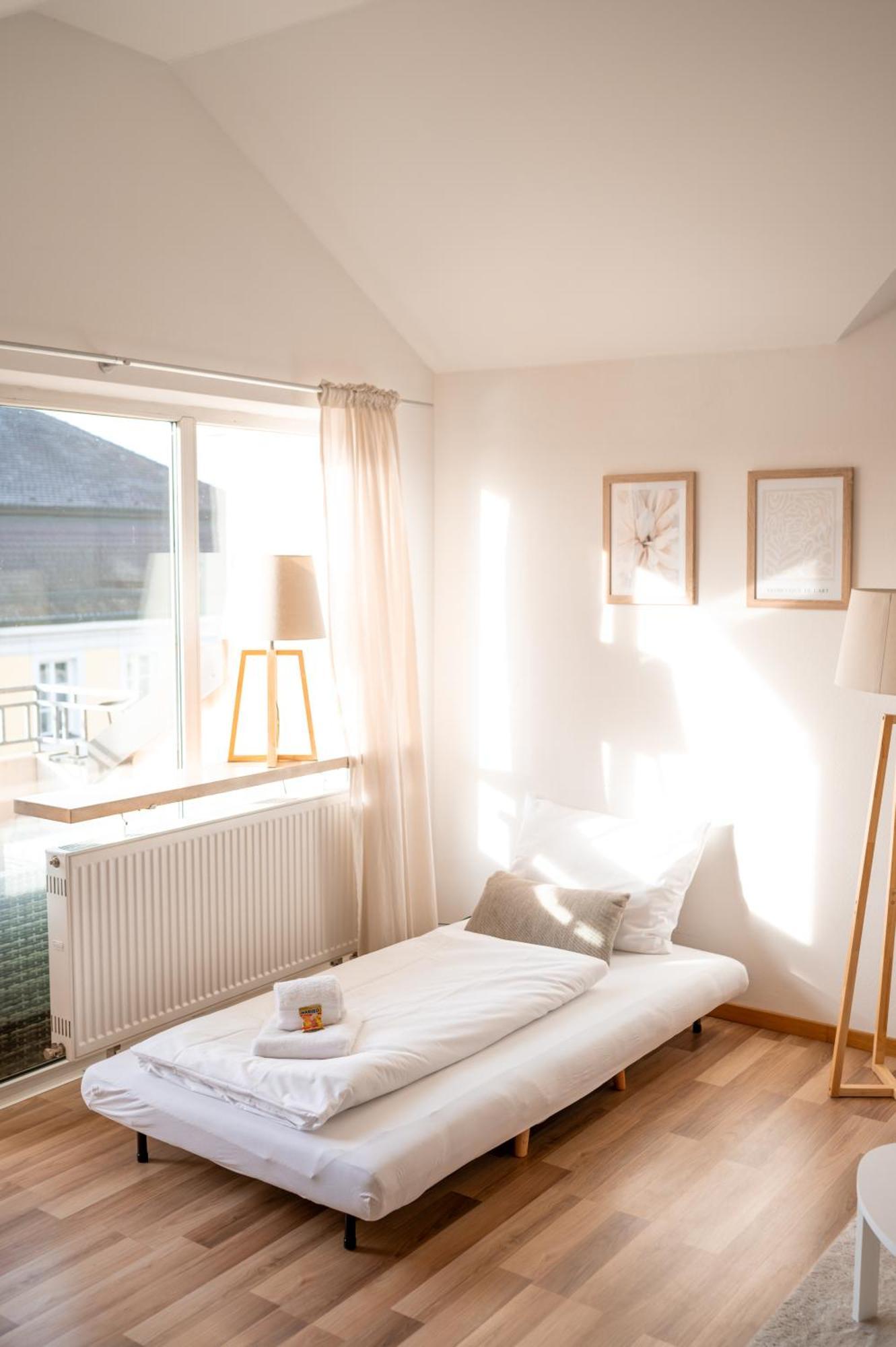 C4S Come4Stay Altoetting - 3-Zi Whg I Zentrale Lage I Parkplatz I Balkon I Wifi I Smarttv I 1 Kingsize, 1 Queensize Bett I Office Arbeitsplatz I Wohnbereich Mit Couch Und Essbereich I Voll Ausgestattete Kueche I Nespresso Экстерьер фото